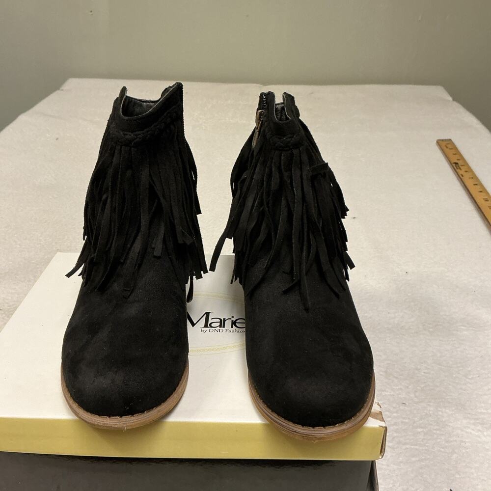 Bella Marie Women’s Black Ankle Fringe Boot Booties Size 7 NIB , NWT . 3459